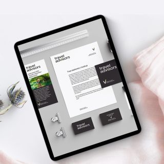 El trabajo de un buen branding queda definido en todos los elementos de comunicación de la marca, tanto online, offline y packaging.

No debes descuidar ninguno. Todos son importantes.
Lo que define tu identidad son un conjunto de elementos que deben estar implícitos en la marca: tus valores, tu historia, tu imagen, tus servicios. Es importante trabajar cada detalle a conciencia para conseguir una marca coherente. 

¡Lánzate y eleva tu marca al siguiente nivel! 

.
.
.
#cicdesignstudio #diseñodemarca #marcas #branddesign #brandingdesign #marcasconestilo #lideratumarca #brandingstrategy #brandingphotography #mujeresemprendedoras #logodesign #diseñografico #creatumarca #packaging #brandingbarcelona #inspiration #consultoriadigital #diseñoweb #Workshop #identidaddemarca #cursobranding #brandingidendity #branddesigner